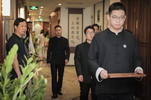 罗湖区委统战部副部长、工商联党组书记叶志伟一行到豪门国际调研
