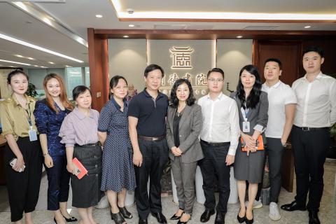 罗湖区委统战部副部长、工商联党组书记叶志伟一行到豪门国际调研