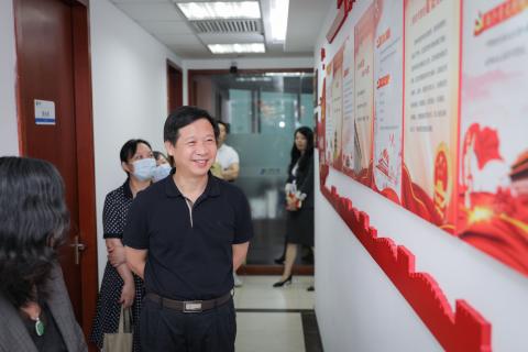 罗湖区委统战部副部长、工商联党组书记叶志伟一行到豪门国际调研